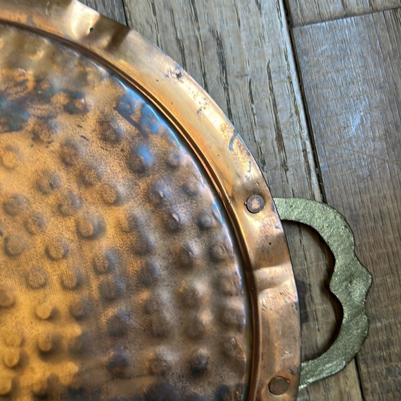 Vintage copper round serving trey with brass handles hammered design, rustic - Picture 9 of 16